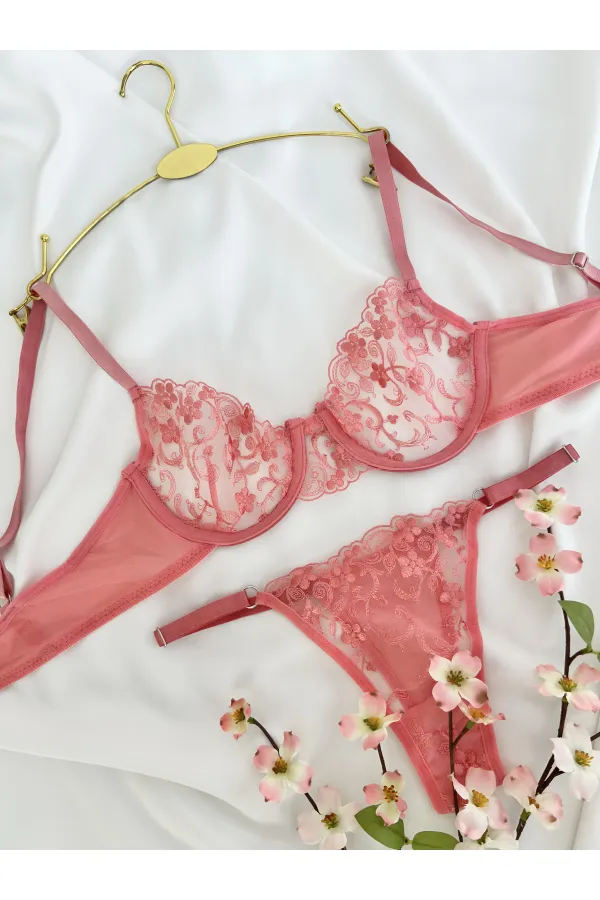 Ensemble de sous-vêtements à armatures et string à motifs floraux brodés de couleur corail