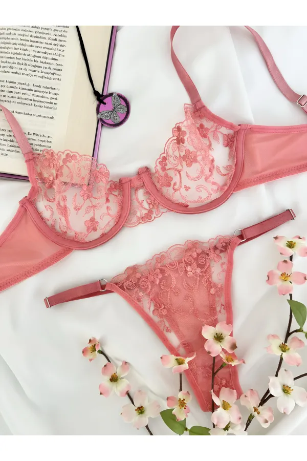 Ensemble de sous-vêtements à armatures et string à motifs floraux brodés de couleur corail