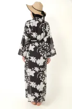 Paréo à motifs à porter par-dessus un maillot de bain couvrant.