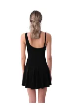 Robe-short asymétrique à bretelles en tulle avec détail en tulle