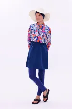 Maillot de bain une pièce imperméable de type parachute, avec leggings et double bonnet.