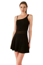 Robe-short asymétrique à bretelles en tulle avec détail en tulle