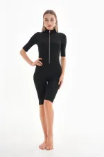Combinaison body zippée à manches courtes pour femme, idéale pour une tenue décontractée, quotidienne ou sportive.