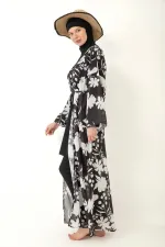 Paréo à motifs à porter par-dessus un maillot de bain couvrant.