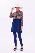 Maillot de bain une pièce imperméable de type parachute, avec leggings et double bonnet.