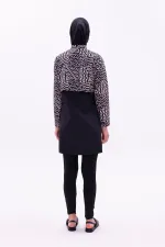 Maillot de bain une pièce imperméable de type parachute, avec leggings et double bonnet.