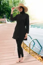 Ensemble 4 pièces : maillot de bain intégral imperméable effet parachute avec legging et bonnet double.