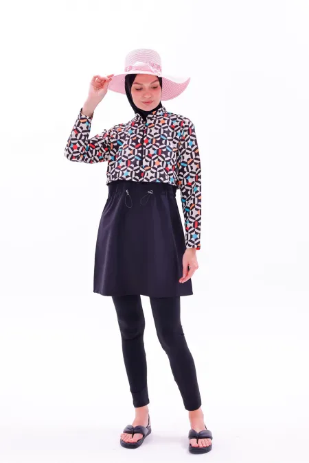 Maillot de bain une pièce imperméable de type parachute, avec leggings et double bonnet.