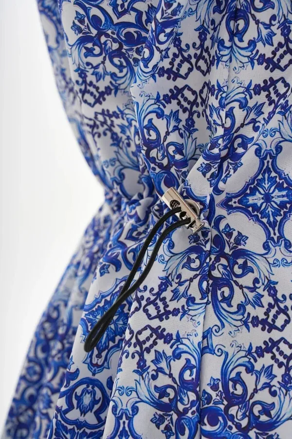 Maillot de bain une pièce couvrant entièrement, imperméable, de style parachute, avec leggings.