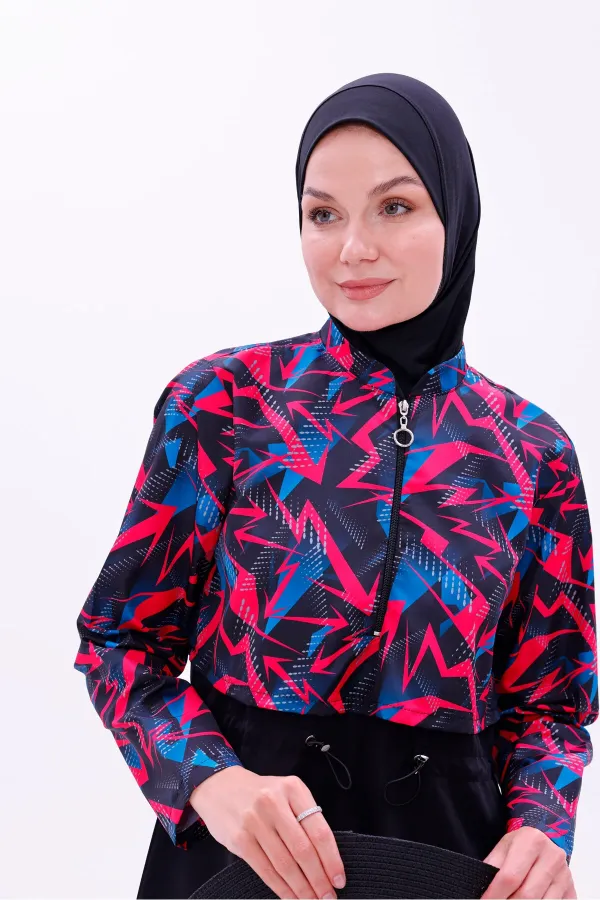 Maillot de bain une pièce imperméable de type parachute, avec leggings et double bonnet.