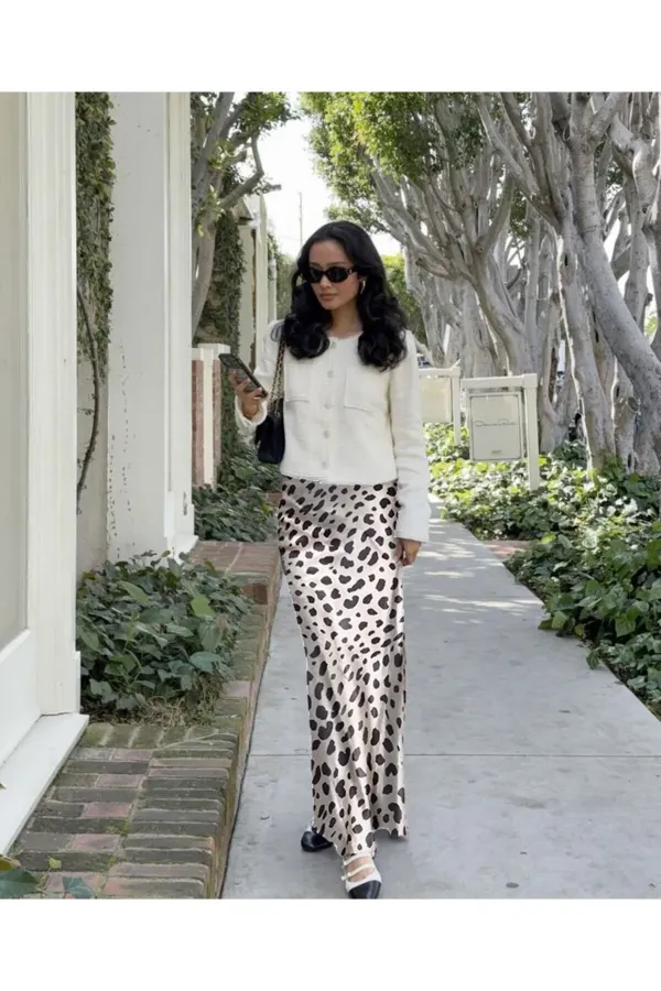 Jupe longue en satin lycra imprimé léopard, taille élastiquée et fermeture éclair, idéale pour une tenue pudique, 100 cm