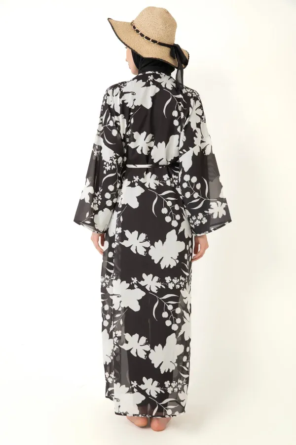 Paréo à motifs à porter par-dessus un maillot de bain couvrant.