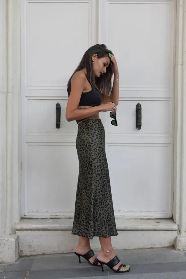 Yüksek Bel Leopar Desen Likralı Saten Etek Midi Boy Etek Beli Lastikli Ve Fermuarlı 85 Cm