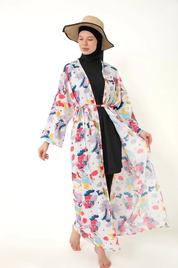 Paréo à motifs à porter par-dessus un maillot de bain couvrant.