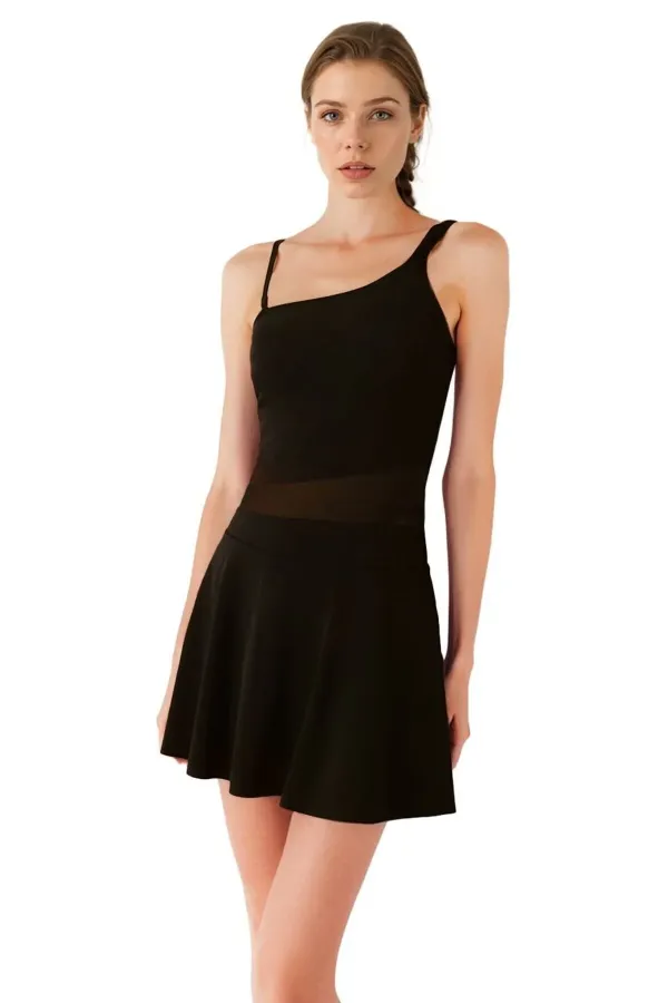 Robe-short asymétrique à bretelles en tulle avec détail en tulle