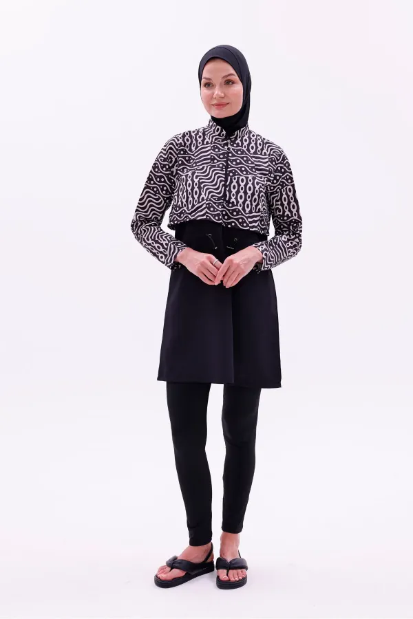 Maillot de bain une pièce imperméable de type parachute, avec leggings et double bonnet.