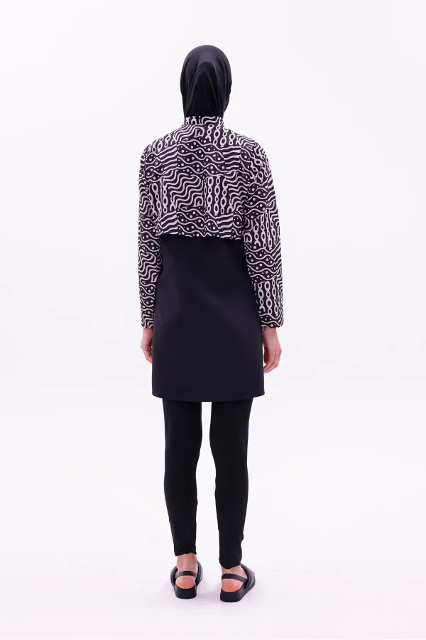 Maillot de bain une pièce imperméable de type parachute, avec leggings et double bonnet.