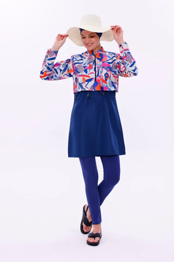 Maillot de bain une pièce imperméable de type parachute, avec leggings et double bonnet.