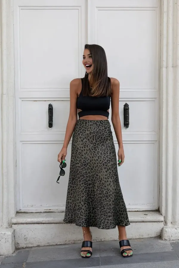 Yüksek Bel Leopar Desen Likralı Saten Etek Midi Boy Etek Beli Lastikli Ve Fermuarlı 85 Cm