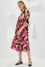 Robe courte en viscose à motifs fuchsia et noirs pour femme, manches courtes, 1959