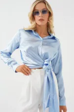 Chemise satinée à manches longues pour femme avec fermeture à nouer 20287 - Bleu