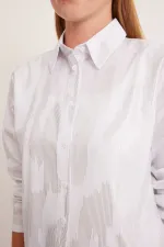 Chemise blanche pour femme avec motif argenté 20253