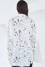 Chemise oversize en satin à motifs noirs et blancs pour femme 3985