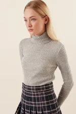 Pull à col roulé en maille grise 10311