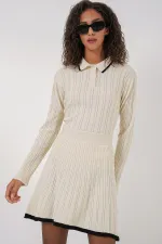 Ensemble deux pièces pour femme : pull à col roulé et jupe en maille - Crème (réf. 15907)