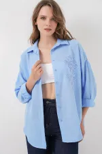 Chemise oversize brodée pour femme 20338 - Bleue