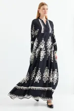 Robe hijab à motifs authentiques 2423 - Noire