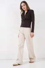 Kadın Omuz Vatkalı Kruvaze Yaka Bluz 942 - Kahverengi