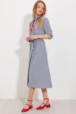 Robe-chemise grise ceinturée pour femme 2442