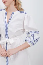 Robe en lin brodé 2479 - Blanche