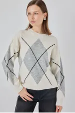 15895 Oversized Knitwear Sweater with Diamond Pattern - M. Cream