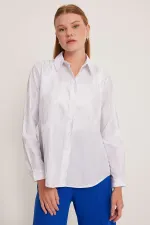Chemise blanche pour femme avec motif argenté 20253