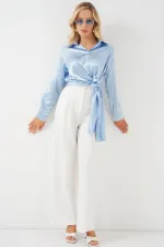 Chemise satinée à manches longues pour femme avec fermeture à nouer 20287 - Bleu