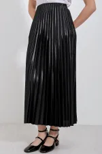 Jupe plissée aspect cuir 8009 - Noire