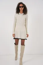 Ensemble deux pièces pour femme : pull à col roulé et jupe en maille - Crème (réf. 15907)