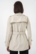 Trench-coat court ceinturé pour femme 5982 - Beige