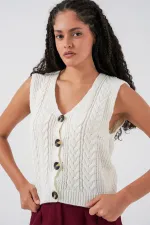 15882 Buttoned Short Knit Vest - White