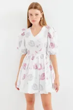 2506 Desenli V Yaka Mini Kloş Elbise - Ekru