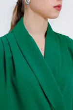 Kadın Zümrüt Yeşili Kruvaze Yaka Dökümlü Saten Bluz 0492