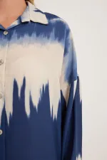 Chemise oversize à motifs crème et bleu marine pour femme 5923