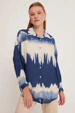 Chemise oversize à motifs crème et bleu marine pour femme 5923