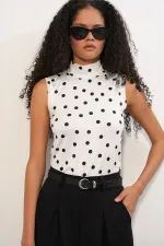 Kadın Puantiyeli Kolsuz Body 4348 - B.Beyaz Kadın Puantiyeli Kolsuz Body 4348 - B.Beyaz
