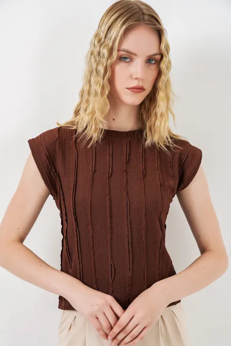 Women's Textured Sleeveless Knitted Stretch Blouse 991 - Brown