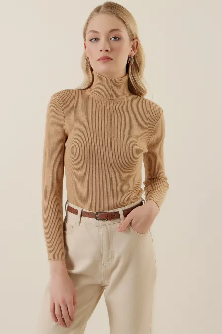 Pull à col roulé côtelé beige 15796