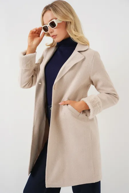 9145 Kadın Kolları Tüylü Balık Sırtı Kaşe Kaban - Krem