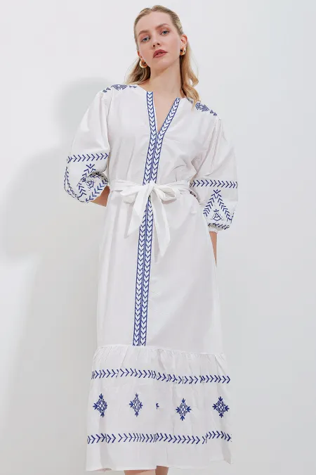 Robe en lin brodé 2479 - Blanche